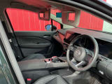 運転席及び助手席サンバイザーにはバニティミラーを装備☆