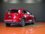 【CX-5】上質感と精悍さを兼ね備え、ワイド感を強調した意匠。オールラウンドな機能美と品格、洗練されたデザイン。