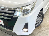 【LEDヘッドライト】悪天候や夜間走行時も良好な視界を確保し安心して運転できる高輝度LEDヘッドライトを装備!点灯速度が早く、消費電力も抑えられています。