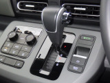 インパネシフトだから視線の移動も少なく足元もスッキリ♪運転席もゆったりしているのでゆとりを持ってドライブできますね!