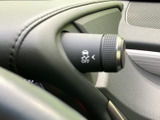 車両のマークとOFF表示を備えたスイッチが、運転席まわりに配置されています。表示を見ながら必要な設定を確認でき、日々の運転時に使う操作部へ手が届きやすい位置です。