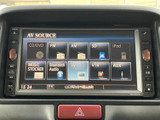 CDやラジオ、Bluetooth Audioなど、画面上に複数の音源が表示されています。選びたい項目を見つけやすいメニュー構成で、日常の移動中も好みに合わせて音楽を楽しめます。