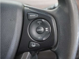 ◆アダプティブクルーズコントロール◆予め設定した車速内でクルマが自動的に加減速。前走車との適切な車間距離を維持しながら追従走行します。【LKAS】車線維持支援システムでステアリング操作を支援。