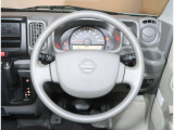 【ハンドルまわり】運転席から見たハンドルまわりです。