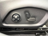 ●パワーシート:シート位置の&ldquo;前後と背もたれの&ldquo;角度の微調整が可能となります。手動設定のシートよりも、より細やかな設定ができるのがポイントです。