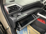 ダッシュボード周辺画像です。小物を置くのに便利な収納スペースです(^^♪