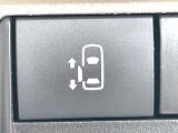 【パワースライドドア】スマートキーや運転席のスイッチでスライドドアの開閉が可能♪電動だから力を入れてドアを開ける必要が無く、小さいお子様でも、重い荷物を持っている時もラクに開け閉めできます♪