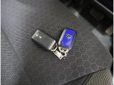 リモコンキーを取り出さなくてもエンジンのON/OFFやドアの開錠・施錠がスイッチ一つで行えるスマートキーです♪