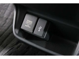 スマートフォンなどの音楽再生が可能なUSB接続ジャック装備車両です♪♪♪