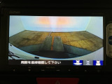 【バックカメラ】運転が苦手な方も車庫入れラクラクです!ギアをリバースに入れれば自動的に切り換わりますので、面倒な操作は不要です♪狭い駐車場もお車を傷つけず安心ですね!