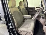 ■運転席にはシート高を調整できるハイトアジャスターが装備され、幅広いシートポジションの設定が可能になっております