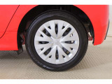 純正15インチスチールホイルでフルキャップです。タイヤサイズは185/60R15になります♪