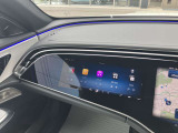 ハイパースクリーンを備えた機能的なダッシュボード。助手席でも様々な機能を楽しむことが出来ます。
