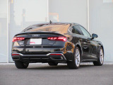 Audiが指定する独自の条件を全て満たした車だけが、認定資格を持つテクニシャンの手による100項目にも及ぶ点検・整備のプロセスを受け、お客様のもとへ届けられます。