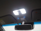 ルームランプはLEDタイプです。