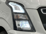【LEDヘッドランプ】明るいライトが夜間の安全運転をサポートします。消費電力も少なく長寿命です。