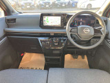 運転席まわりは機能的で操作しやすいです。