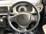 インテリアに合わせたデザインのステアリングは、運転される方のことも考え、運転しやすい形状、大きさです。是非一度、実際に触ってお確かめください。