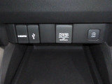 USB端子&HDMI端子、12V電源ソケットを設置しております。周辺機器の充電、音楽や映像をナビ画面でお楽しみいただけますね。