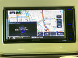 地図上に道路や周辺情報が表示され、目的地までのルート確認に役立ちます。縮尺や詳細表示なども画面から選べるため、見たい情報に合わせて確認しやすく、普段のお出かけにも便利です。