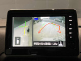 前後左右4つのカメラで、上から見たような映像をお届け、駐車時も安心、アラウンドビューモニター付(肉眼では確認し辛い左前の映像に切り替えることも可能です)。
