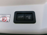 パワーバックドア機能付きです。高さや重さでバックドアの開閉って意外と大変ですが、電動で楽々です!