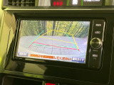 【バックカメラ】駐車時に後方がリアルタイム映像で確認できます。大型商業施設や立体駐車場での駐車時や、夜間のバック時に大活躍!運転スキルに関わらず、今や必須となった装備のひとつです!