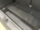 トランクルームの床下にも便利な収納スペースを確保。荷物をすっきり整理でき、限られたラゲッジスペースを有効活用できます。