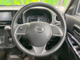インテリアに合わせたデザインのステアリングは、運転される方のことも考え、運転しやすい形状、大きさです。是非一度、実際に触ってお確かめください。