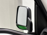 左後輪あたりが見えて、駐車が安心してできるサイドアンダーミラー(助手席)