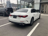走り去る姿も魅力的。街中での存在感が際立ちます。