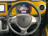 インテリアに合わせたデザインのステアリングは、運転される方のことも考え、運転しやすい形状、大きさです。是非一度、実際に触ってお確かめください。
