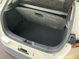 トランクボードの下に小さな収納スペースがあります。