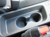 現代のマストアイテム、ドリンクホルダー!運転中も水分補給はしっかりと行いましょう♪