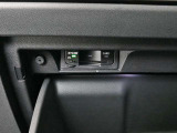 ETCユニットは内装の美観を損なうことなくグローブボックスに綺麗に設置されてます。