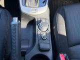 マツダコネクト  走行中もスマートに情報を操れる、マツダ独自の通信システムです。 Mazda&rsquo;s smart system for easy info access while driving.