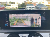 バックカメラにより駐車時の後方確認も楽にできます。