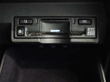 運転席お膝元にETCカード挿入口がございます。