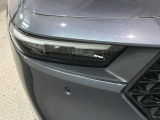LEDヘッドライトは、点灯の瞬間から最大光量を発揮し、突然暗くなるトンネルなどでの安定感を高めます。