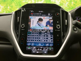 テレビ番組を画面で視聴でき、停車中の休憩時間もお好みの番組を楽しめます。チャンネル選択などの表示も見やすく、停車時に操作内容を確認しやすい装備です。