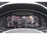 メーター内に車両情報を表示。運転中に確認したい情報を見やすくまとめています。
