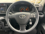 インテリアに合わせたデザインのステアリングは、運転される方のことも考え、運転しやすい形状、大きさです。是非一度、実際に触ってお確かめください。