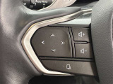 運転中、オーディオの操作をしてて、ハッとしたことはありませんか?ステアリングスイッチは、運転中でもハンドルでオーディオの操作が可能です。安全なドライブをサポートします。