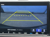 カラービジョンとガイド線で見やすい視点切替式のバックモニター。