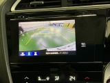 ガイドライン付きバックモニターで車庫入れも安心。知らない道でも安心して楽しくお出かけができます