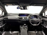 見通しのよいすっきりとした視界で、誰でも運転しやすいです。運転のしやすさは疲れにくさにも繋がりますよ♪