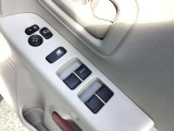 パワーウインド・電動格納付きドアミラースイッチは、ドアに集中☆