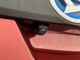 【バックカメラ】 対応モニターを装着することで、駐車時に車両後方の様子を見ることができます。