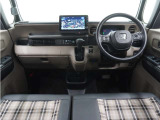 ◆インテリアパネル◆視界広々で非常に運転しやすくロングドライブでも疲れを感じさせないすっきりとまとまったインパネ周りです。