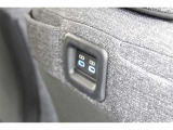 充電用USB端子付き。スマートフォンなどの充電に便利です。